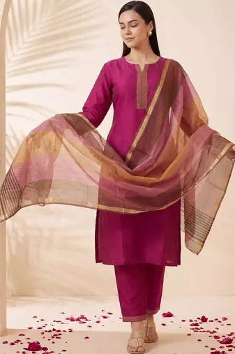 Women Regular Thread Work Kurta with Trousers & With Dupatta