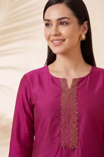 Women Regular Thread Work Kurta with Trousers & With Dupatta