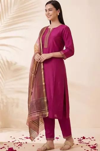 Women Regular Thread Work Kurta with Trousers & With Dupatta