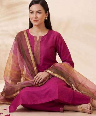 Women Regular Thread Work Kurta with Trousers & With Dupatta 5