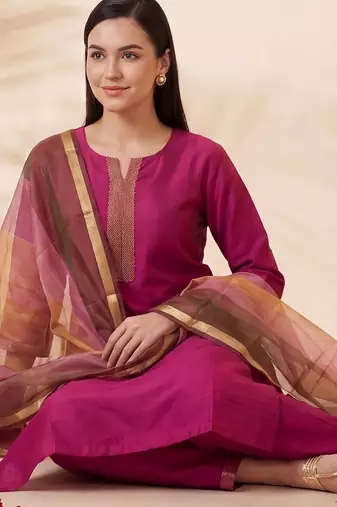 Women Regular Thread Work Kurta with Trousers & With Dupatta