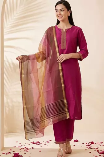 Women Regular Thread Work Kurta with Trousers & With Dupatta