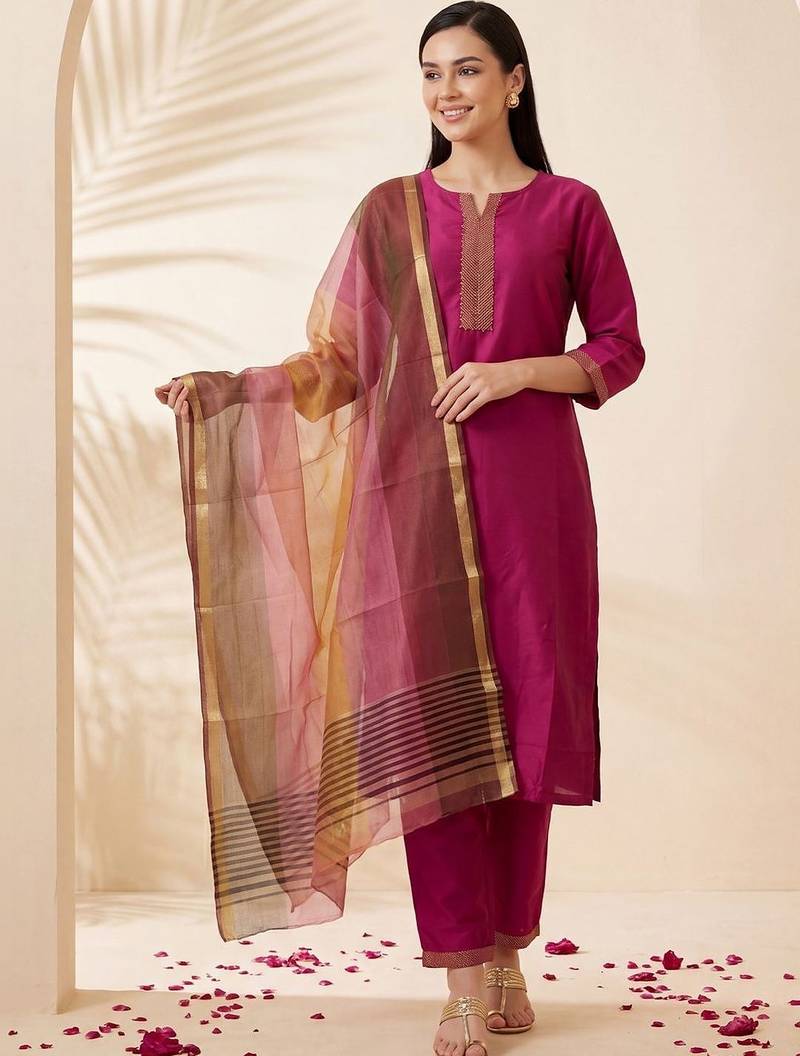 Women Regular Thread Work Kurta with Trousers & With Dupatta