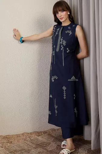 Women Ethnic Motifs Embroidered Regular Thread Work Pure Cotton Kurta with Palazzos