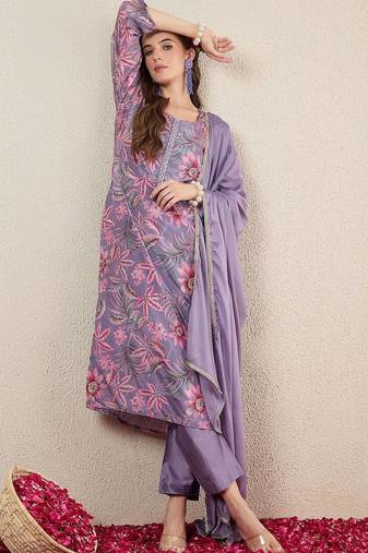 Women Floral Printed Regular Kurta with Trousers & With Dupatta