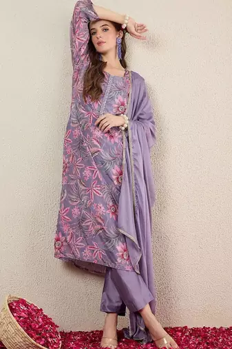 Women Floral Printed Regular Kurta with Trousers & With Dupatta