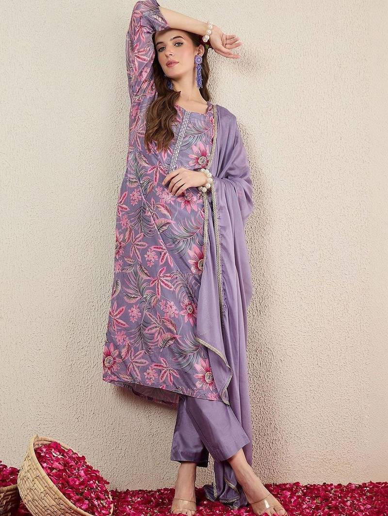 Women Floral Printed Regular Kurta with Trousers & With Dupatta