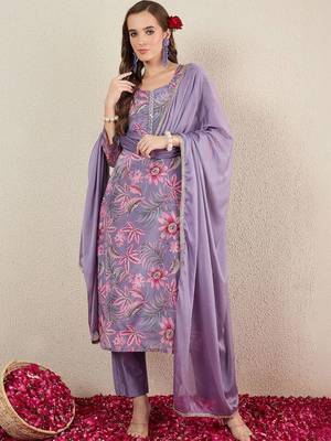 Women Floral Printed Regular Kurta with Trousers & With Dupatta 5