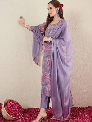 Women Floral Printed Regular Kurta with Trousers & With Dupatta 6