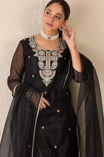 Women Ethnic Motifs Embroidered Regular Thread Work Kurta with Trousers & With Dupatta
