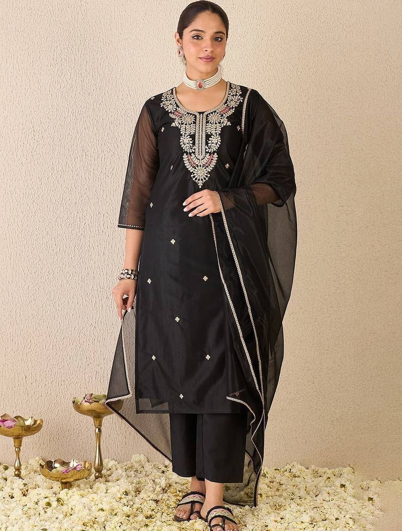 Women Ethnic Motifs Embroidered Regular Thread Work Kurta with Trousers & With Dupatta