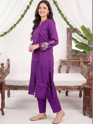 Women Ethnic Motifs Pleated Thread Work Kurta with Trousers 3