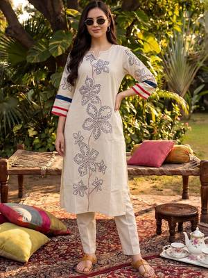 Women Ethnic Motifs Printed Regular Kurta with Trousers 1