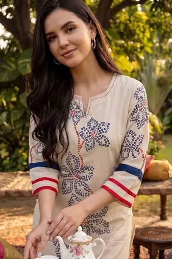Women Ethnic Motifs Printed Regular Kurta with Trousers