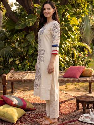 Women Ethnic Motifs Printed Regular Kurta with Trousers 3
