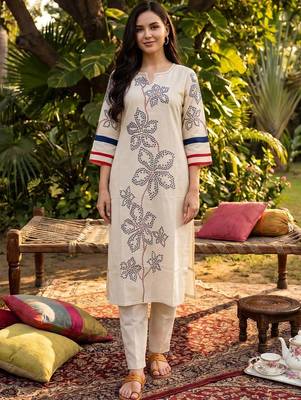 Women Ethnic Motifs Printed Regular Kurta with Trousers 4