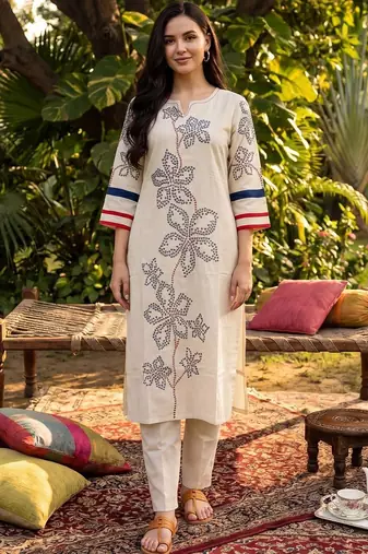 Women Ethnic Motifs Printed Regular Kurta with Trousers