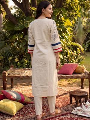 Women Ethnic Motifs Printed Regular Kurta with Trousers 5