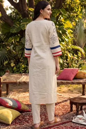 Women Ethnic Motifs Printed Regular Kurta with Trousers