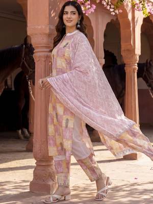 Women Printed Regular Pure Cotton Kurta with Trousers & With Dupatta 4