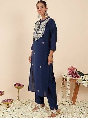 Women Ethnic Motifs Embroidered Regular Thread Work Kurta with Trousers 4