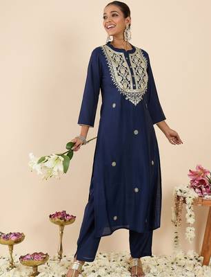 Women Ethnic Motifs Embroidered Regular Thread Work Kurta with Trousers 6