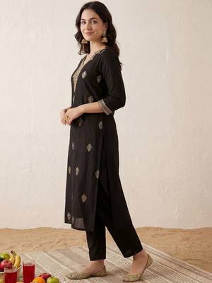 Women Ethnic Motifs Embroidered Regular Kurta with Trousers 3