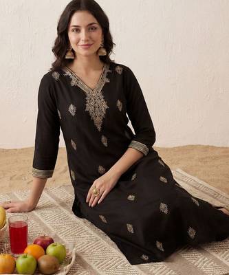 Women Ethnic Motifs Embroidered Regular Kurta with Trousers 5