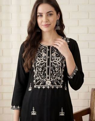 Women Ethnic Motifs Embroidered Regular Thread Work Kurta with Trousers 2