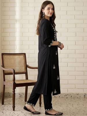 Women Ethnic Motifs Embroidered Regular Thread Work Kurta with Trousers 3