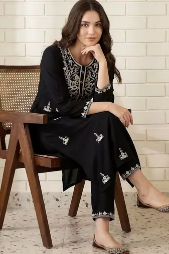 Women Ethnic Motifs Embroidered Regular Thread Work Kurta with Trousers