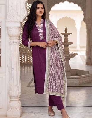 Women Regular Thread Work Pure Cotton Kurta with Trousers & With Dupatta 1