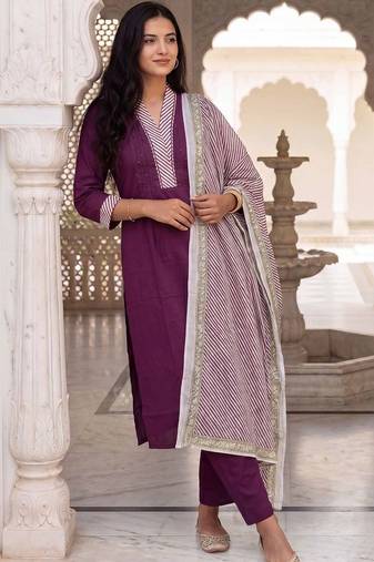 Women Regular Thread Work Pure Cotton Kurta with Trousers & With Dupatta