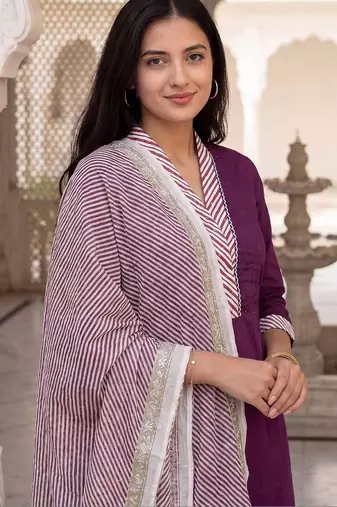 Women Regular Thread Work Pure Cotton Kurta with Trousers & With Dupatta