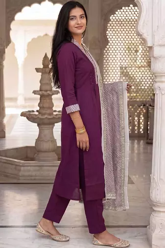 Women Regular Thread Work Pure Cotton Kurta with Trousers & With Dupatta