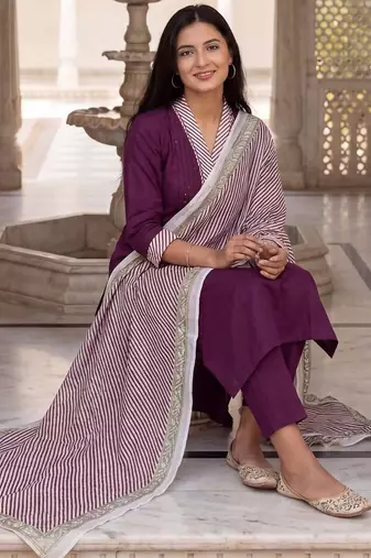 Women Regular Thread Work Pure Cotton Kurta with Trousers & With Dupatta