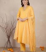 Women Bandhani Printed Regular Sequinned Kurta with Trousers & With Dupatta