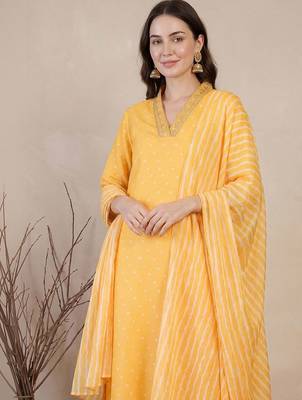 Women Bandhani Printed Regular Sequinned Kurta with Trousers & With Dupatta 3