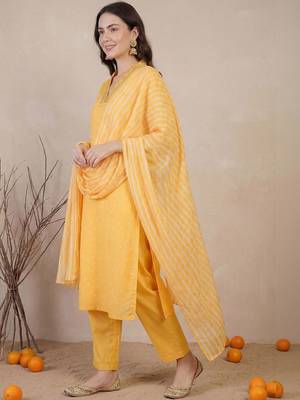 Women Bandhani Printed Regular Sequinned Kurta with Trousers & With Dupatta 4
