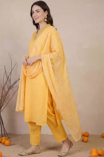 Women Bandhani Printed Regular Sequinned Kurta with Trousers & With Dupatta