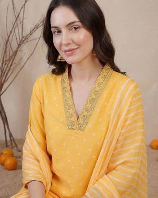 Women Bandhani Printed Regular Sequinned Kurta with Trousers & With Dupatta 5
