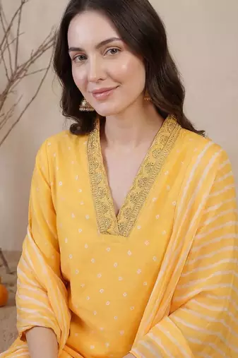 Women Bandhani Printed Regular Sequinned Kurta with Trousers & With Dupatta