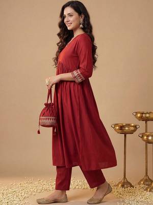 Women Ethnic Motifs Embroidered Regular Liva Kurta with Trousers 4