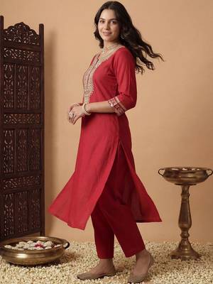 Women Ethnic Motifs Embroidered Regular Sequinned Liva Kurta with Trousers 3