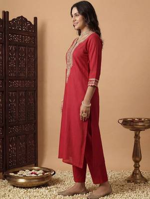 Women Ethnic Motifs Embroidered Regular Sequinned Liva Kurta with Trousers 4
