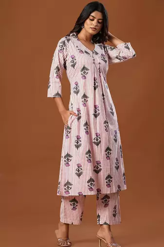 Women Floral Printed Regular Pure Cotton Kurta with Trousers
