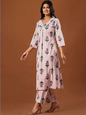 Women Floral Printed Regular Pure Cotton Kurta with Trousers 2