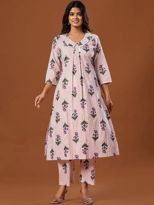 Women Floral Printed Regular Pure Cotton Kurta with Trousers 3