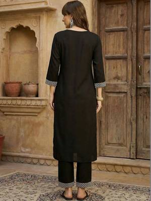 Women Embroidered Regular Black Thread Work Kurta with Trousers 5