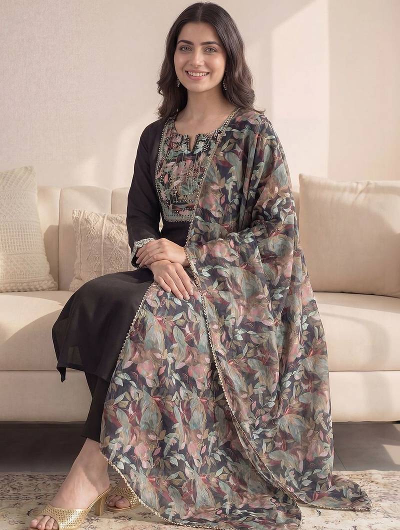 Women Floral Printed Regular Thread Work Kurta with Trousers & With Dupatta